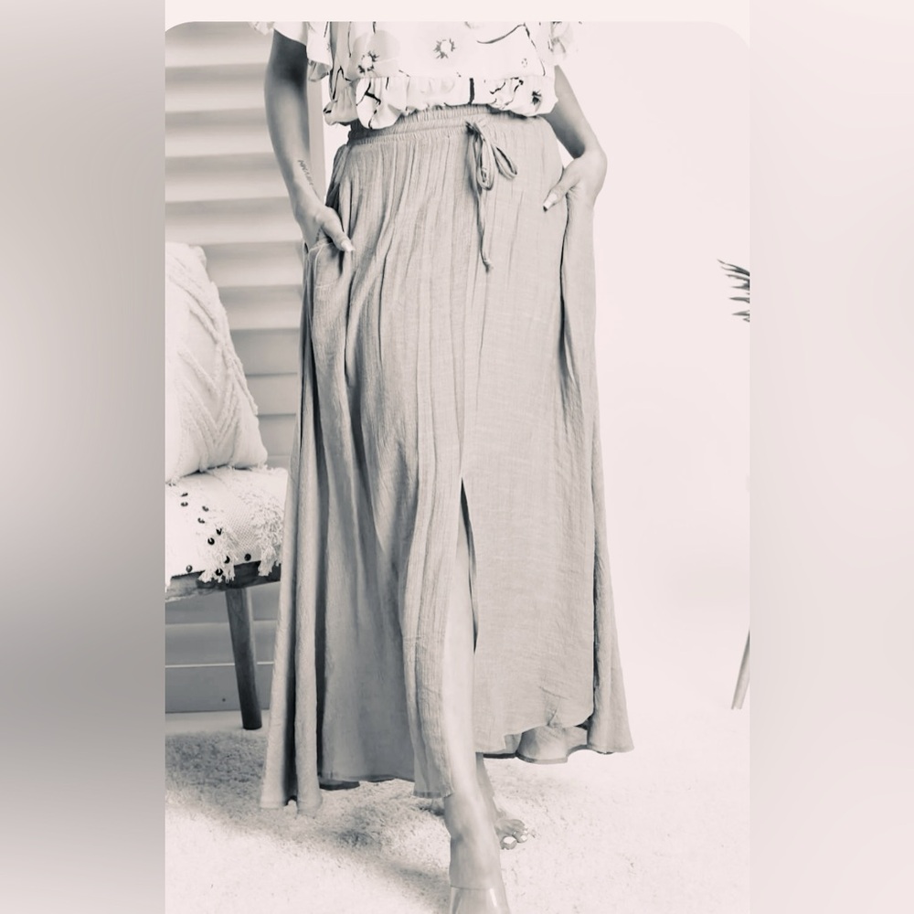 Maxi skirt with pockets size womens small